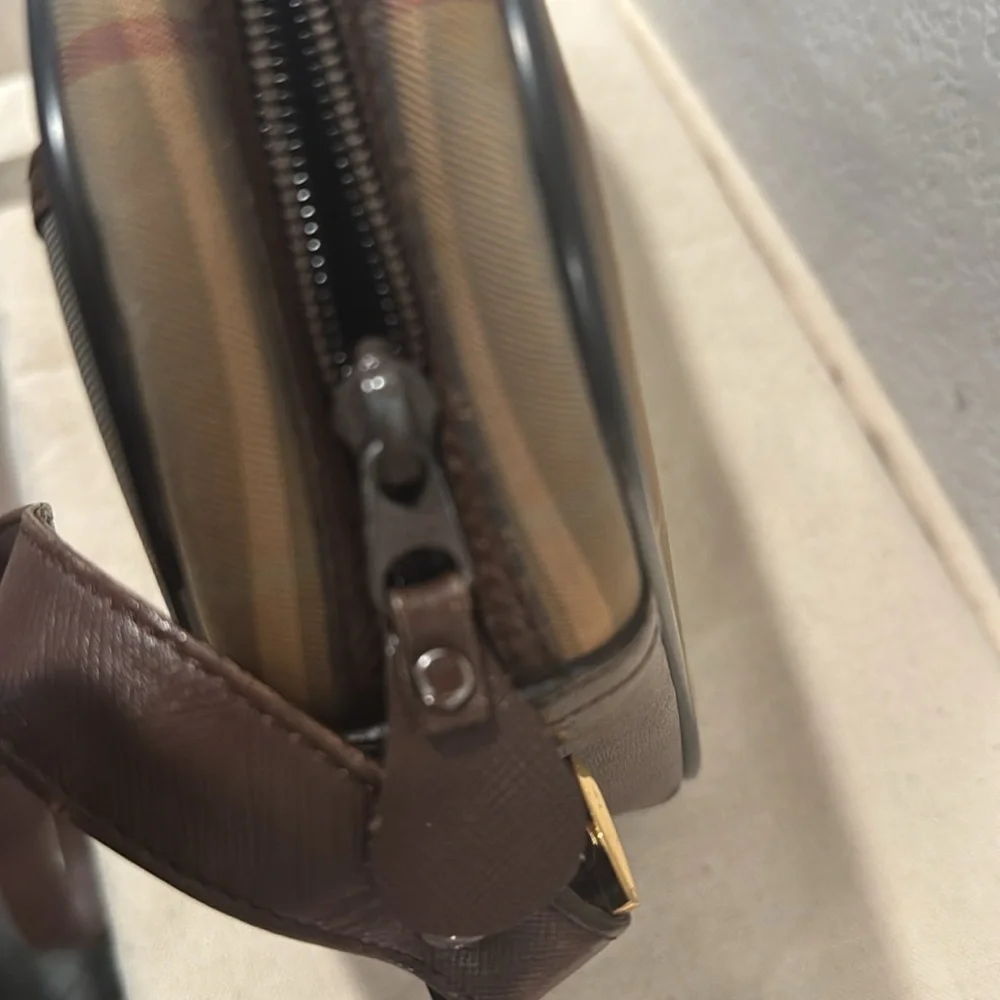 BURBERRYS VINTAGE Check Shoulder Bag with Matching Pouch - Picture 8 of 13